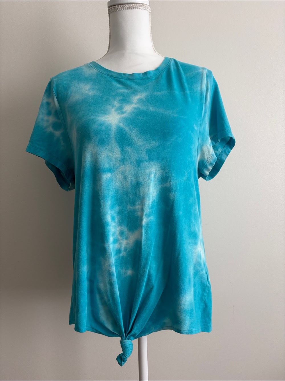 Earth Yoga Turquoise Tie-Dye Knot Hem Short Sleeve Top